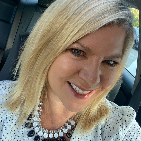 Meet your Posher, Ellen - Picture 5 of 5